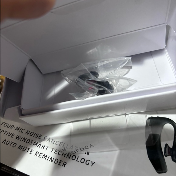 Plantronics Bluetooth - Picture 5 of 7